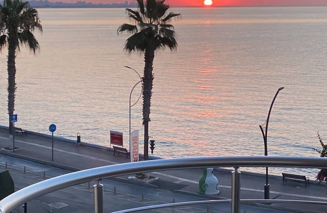 Beach Side Luxes Apartmant