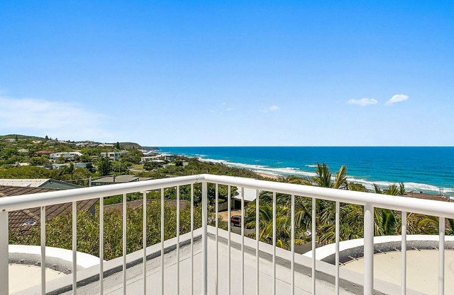 Beach Side Penthouse with Ocean Views - 3/41 Tingira Crescent