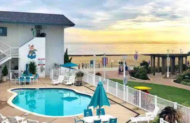 Beach Studio - Oceanside, Pool, Boardwalk, Bikes