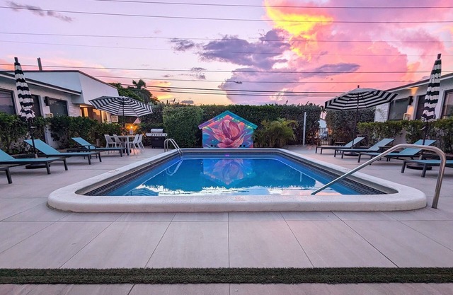 Beach Walk Studio 111 | King Bed Pet Friendly