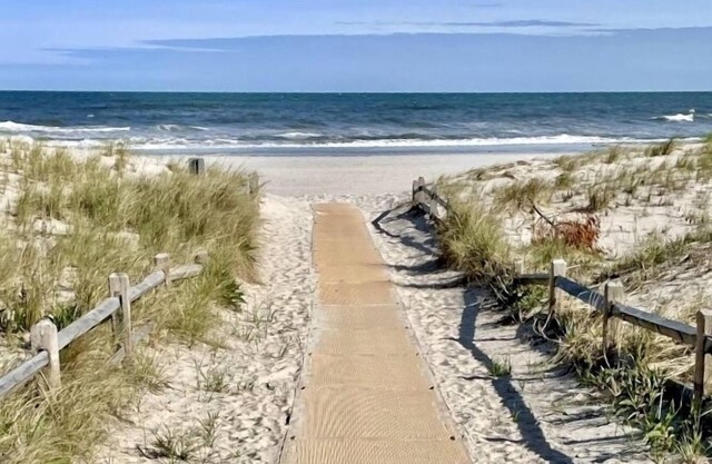 BeachBlockParadise=ParkSpot~Also See BeachBlockSeaEscape. VRBO#3830716