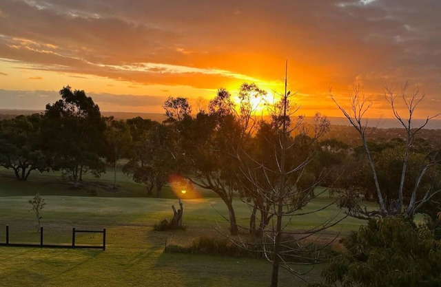 Beaches/Family Getaway/Amazing views/Golf/Wineries/Hot springs.n nnn