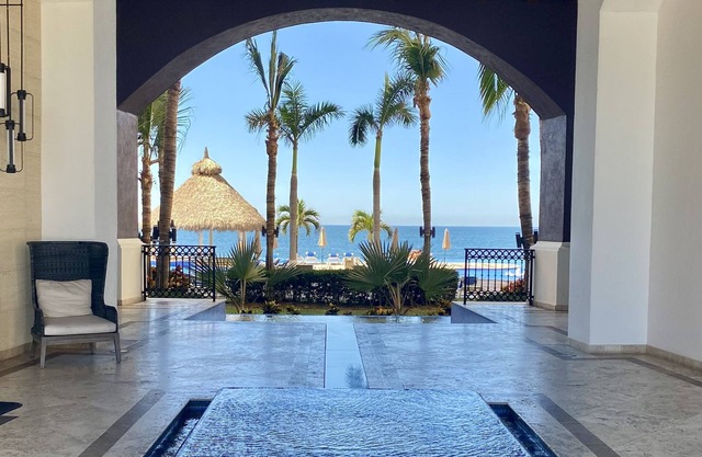 BEACHFRONT 2 BEDROOM CONDO IN LAS GAVIAS RESORT - Sleeps 6