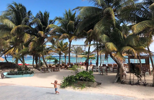 Beachfront 2BR Apartment w/Terrace & Beach Club