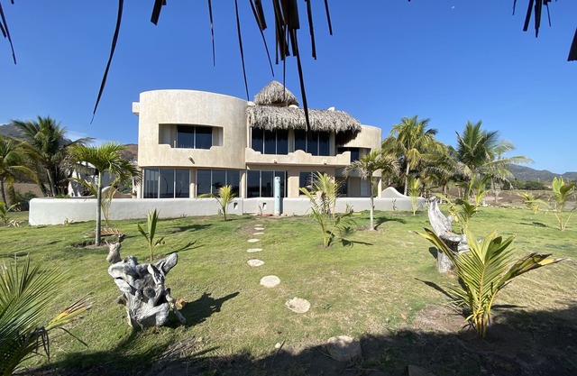 Beachfront, AC, Pool, Surf Rio Nexpa, Caleta de Campos, Turtle & Whale Watching