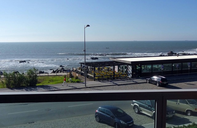 Beachfront apartment with spectacular sea views. (WILLOWERS)