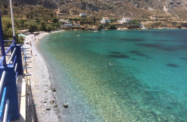 Beachfront Apartment - Sleeps 3 & Free Parking