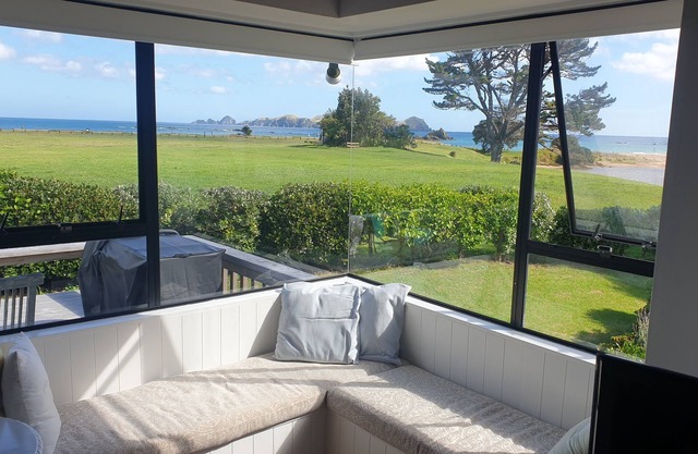 BEACHFRONT-best in Tauranga Bay! EXPANSIVE SEA VIEWS 3 bdrm 2 bath D/washer