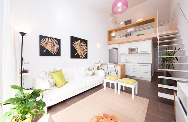 Beachfront, Blanco y Madera. Free Wifi, Community Pool