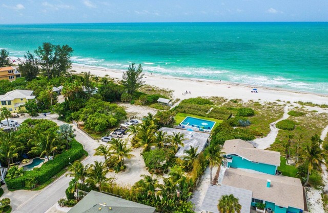 Beachfront Bliss! Pool, Spa & Sunsets!