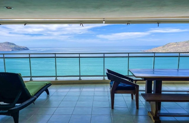 Beachfront Condo-Indulged Relaxation