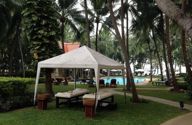 Beachfront condo with full sea view and the facilities of a 5-star resort