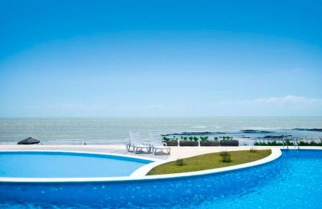 Beachfront condominium chalet in Zumbi Beach Resort