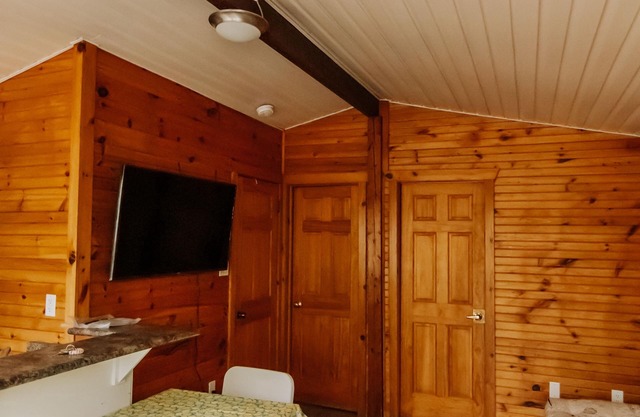 BEACHFRONT COTTAGE IN WASAGA BEACH - SANDPIPER BEACH RESORT - COTTAGE # 3