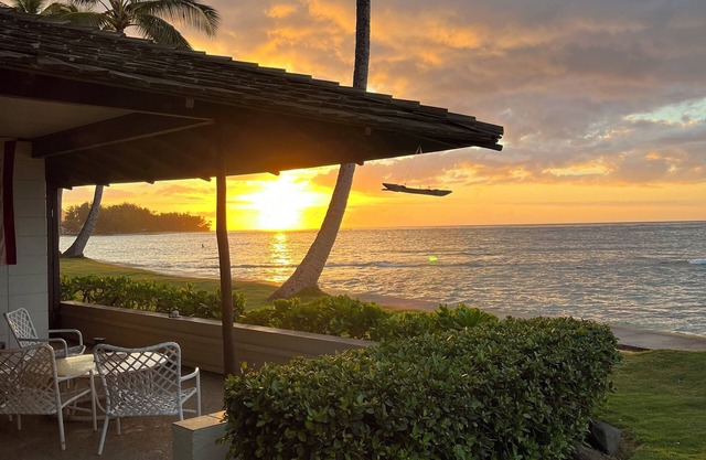 Beachfront Cottage on North Shore Oahu, Sleeps 4, $295/Night