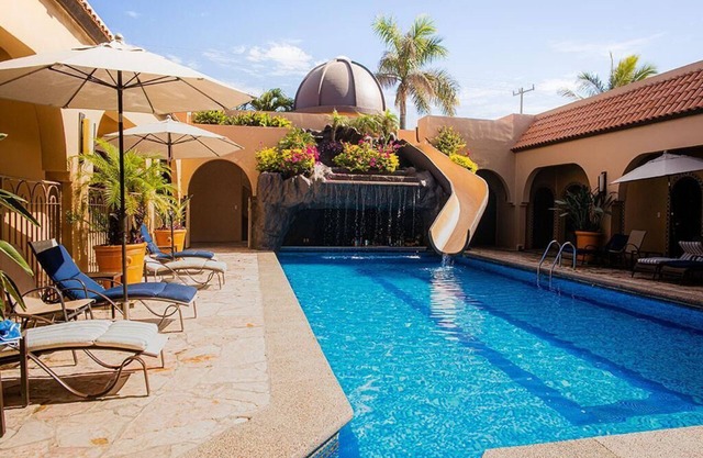 Beachfront Delfin Estate with Pool (Sleeps 41)