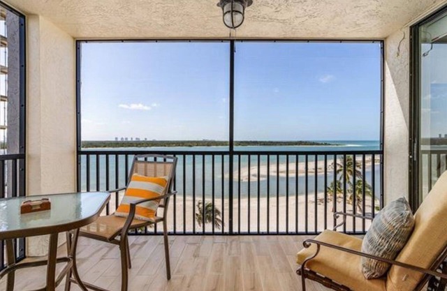 Beachfront Escape - Two Bedroom Apartment, Sleeps 5