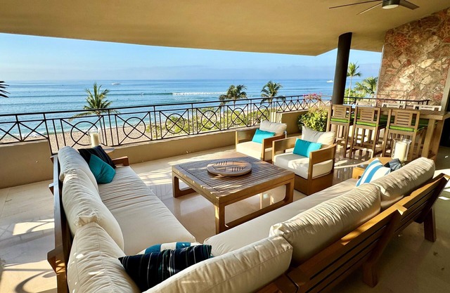 BEACHFRONT - FRONT ROW PENTHOUSE- Premier/Cook/Golf Cart