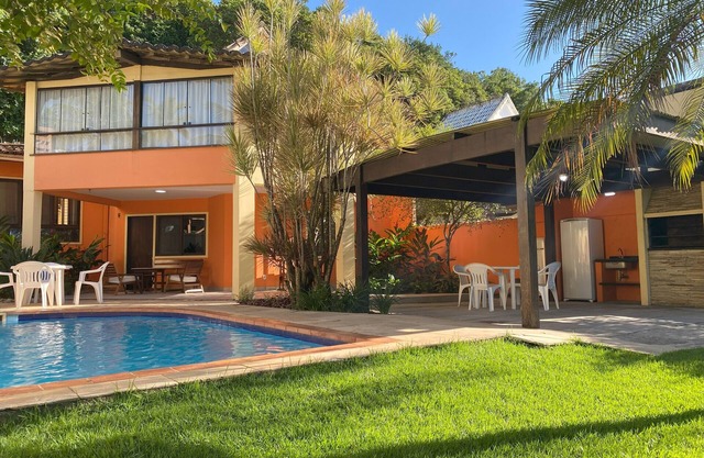 Beachfront house with 4 suites, barbecue and swimming pool in Porto Seguro.