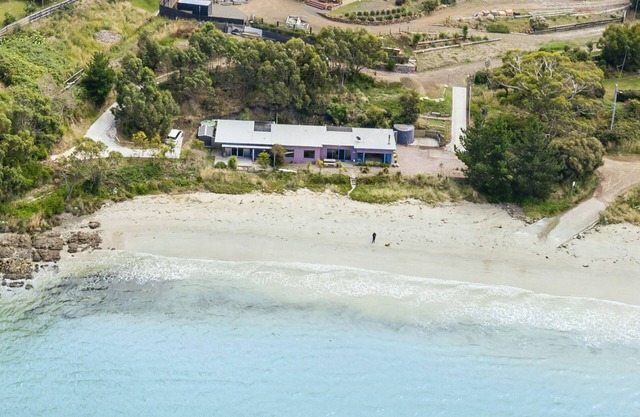 Beachfront Life - Experience living on the beach - The only house on the beach