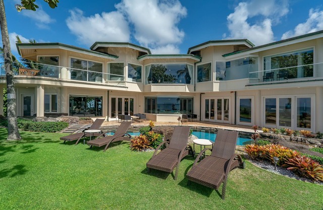 Beachfront Luxury Property with Pool