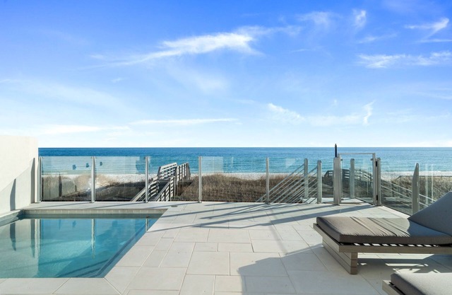 Beachfront Oasis with Private Pool-Casita Bonita at Eleanor Beach