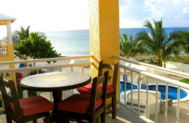 Beachfront Paradise Condo - Great Snorkeling from the Beach!