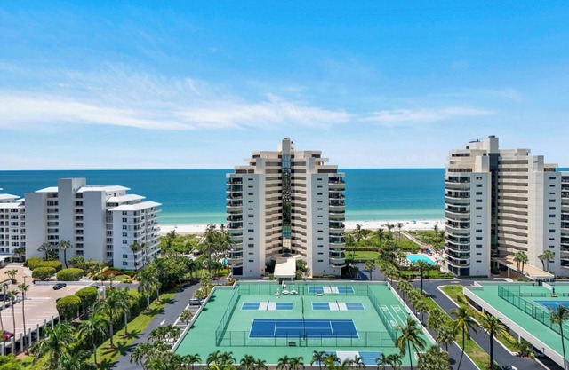 Beachfront PENTHOUSE on Marco Island! Large 2 bedroom-2 bathroom + DEN remodeled