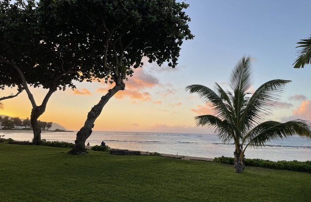 Beachfront top-floor unit on Oahu's north shore!