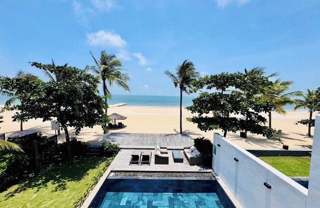 Beachfront Villa 4 Bedrooms Sanctuary Ho Tram Resort VIETNAM, BBQ, private pool