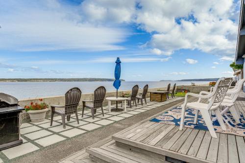 Beachfront Whidbey Island Home and Apartment!