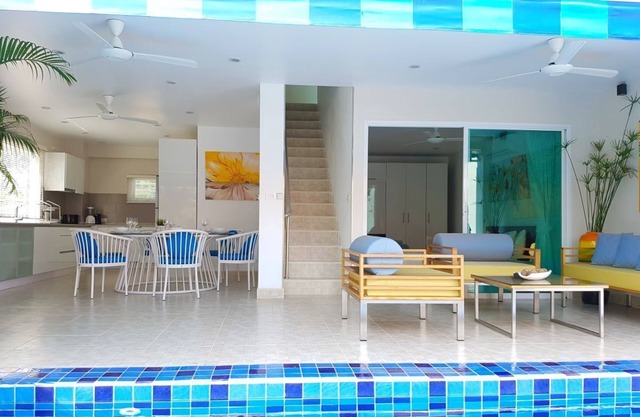 Beachside 3-Bedroom Townhouse w/Private Pool at 70 Meters from Beach