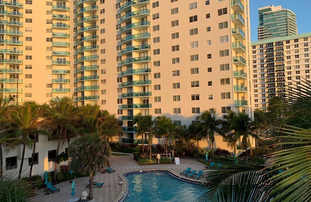 Beachside, 5th floor, 2 bedrooms, 2 full baths