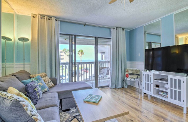 Beachside Corpus Christi Condo w/Amenities!