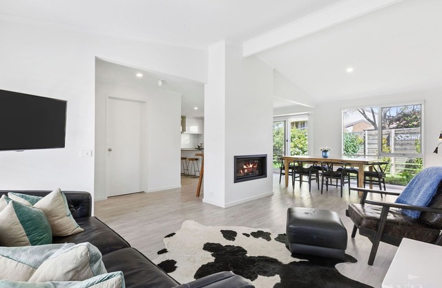 Beachside Getaway - 5 minutes walk to the beach.