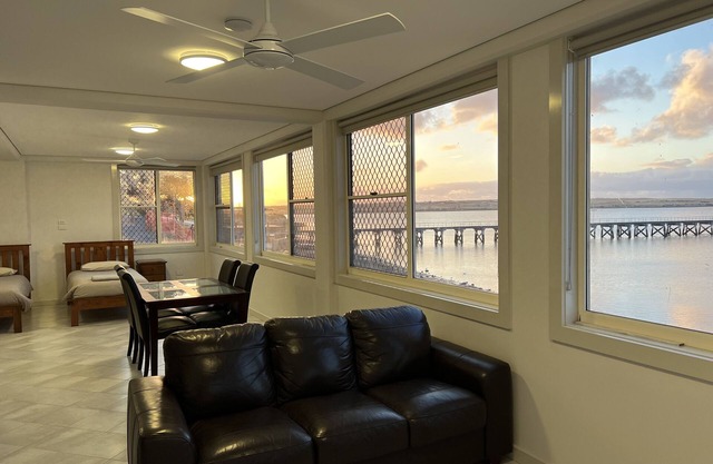 Beachside & Jetty View Apt 5 (Harbour Master Apartment)