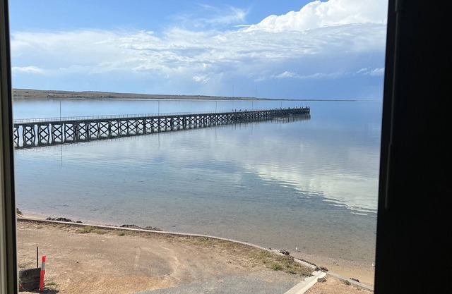 Beachside & Jetty View Apartment 7 (Sea Eagles Nest Apt)