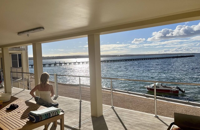 Beachside & Jetty View Apartment 1 (Admiral Apartment)