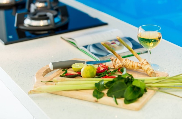 Beachside Villa 'Bayside 18' - Panoramic Sea Views and easy Beach Access