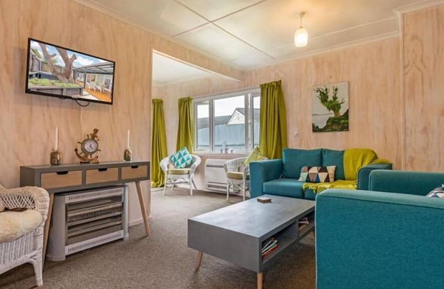 Beachy Bach - With Brand New Spa Pool!