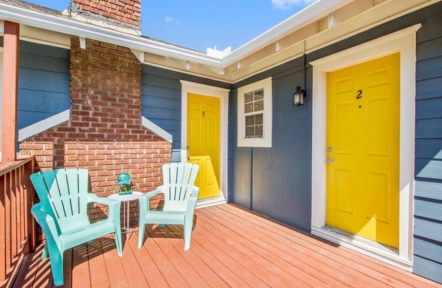 🏖️ Beachy Family Retreat: 3 Units in 1, Steps from Uptown & Asian District ✨