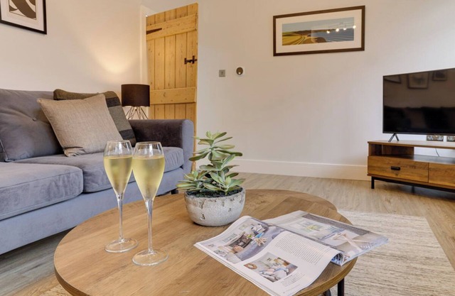 Beam End Snainton - Modern 2-bedroom Stone Cottage. Pet Friendly.