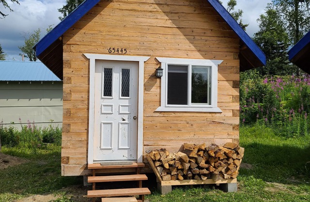 Bear Cabin in the Heart of Moose Country Alaska!