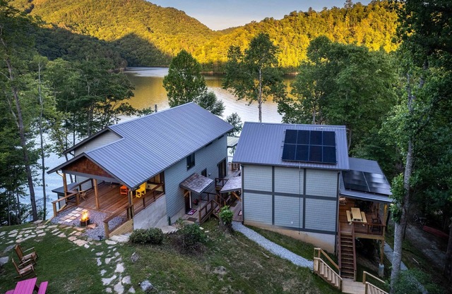 Bear Lake Dream - Immaculate, Brand New, Private Lake Front House with a Hot Tub!