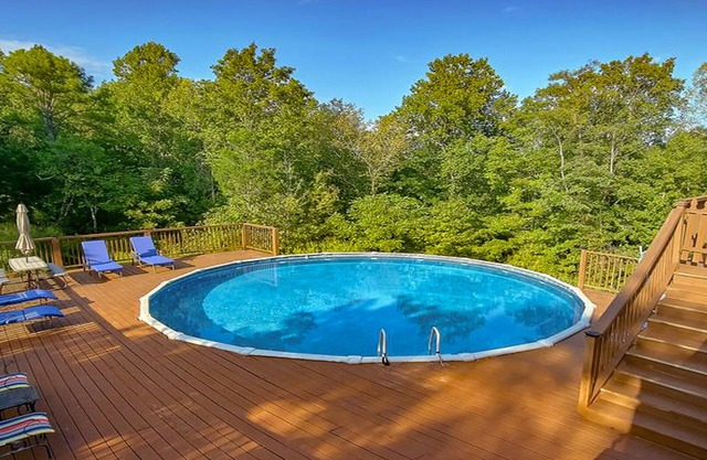 Bear Splashin Fun- 3 Bdrm, Private Outdoor Pool, Hot Tub, & Fire Pit