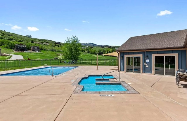 Bearadise - Pool Access! Perfect for family gatherings!