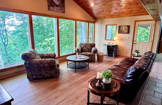 Bearcat Lookout/Marina/Hot Tub/Games/5 BR + 3 BA