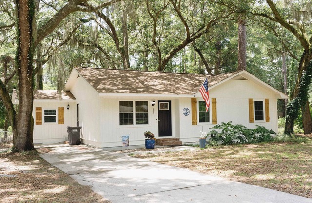 Beaufort, SC - Parris Island GRADS & Dog Friendly