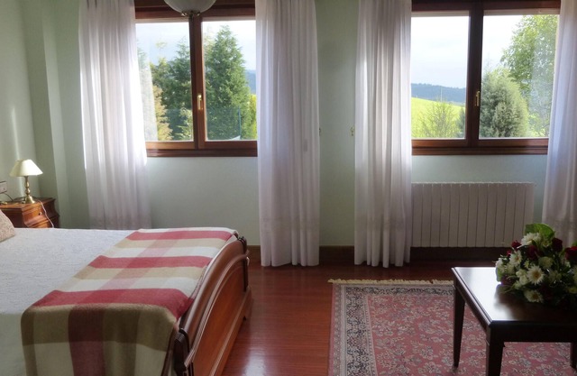 BEAUTIFUL HOUSE IN VALLE DE AYALA WITH GARDEN AND TENNIS COURT