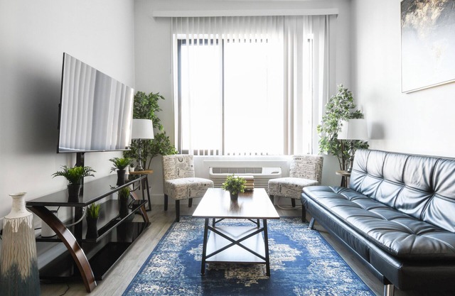 Beautiful 1BR Close to Airport 0935